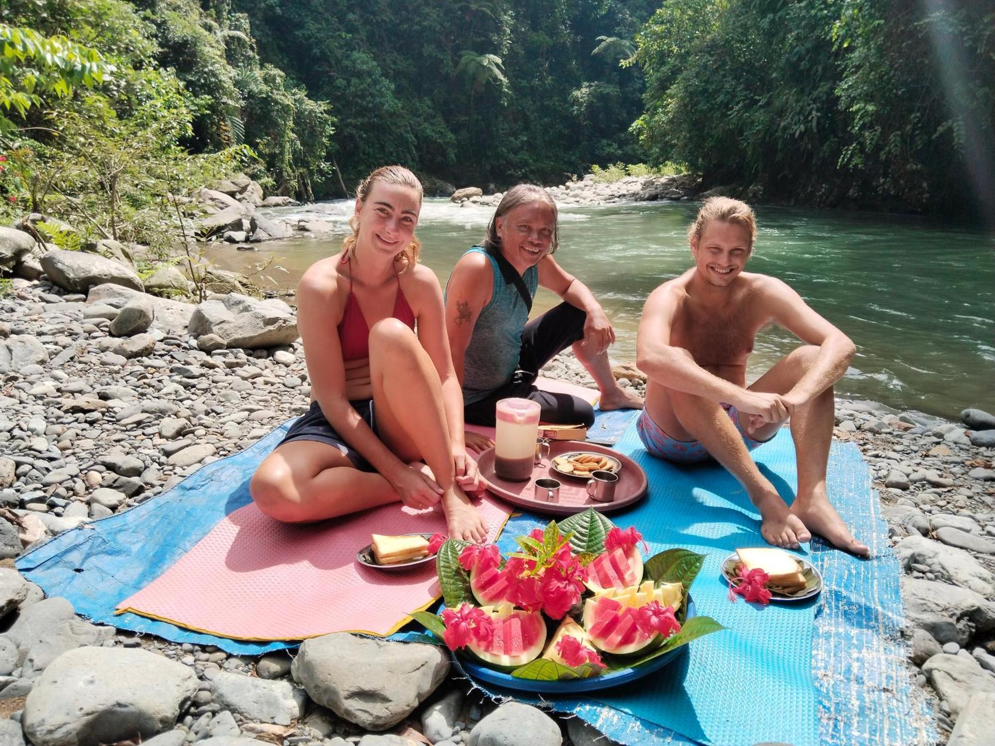 Jhony'S Backpacker-Guest House Only Stay Here Book Treking With Us Bukit Lawang Esterno foto
