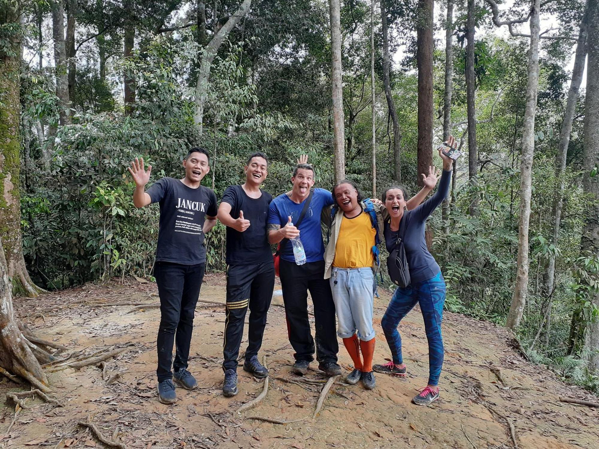 Jhony'S Backpacker-Guest House Only Stay Here Book Treking With Us Bukit Lawang Esterno foto