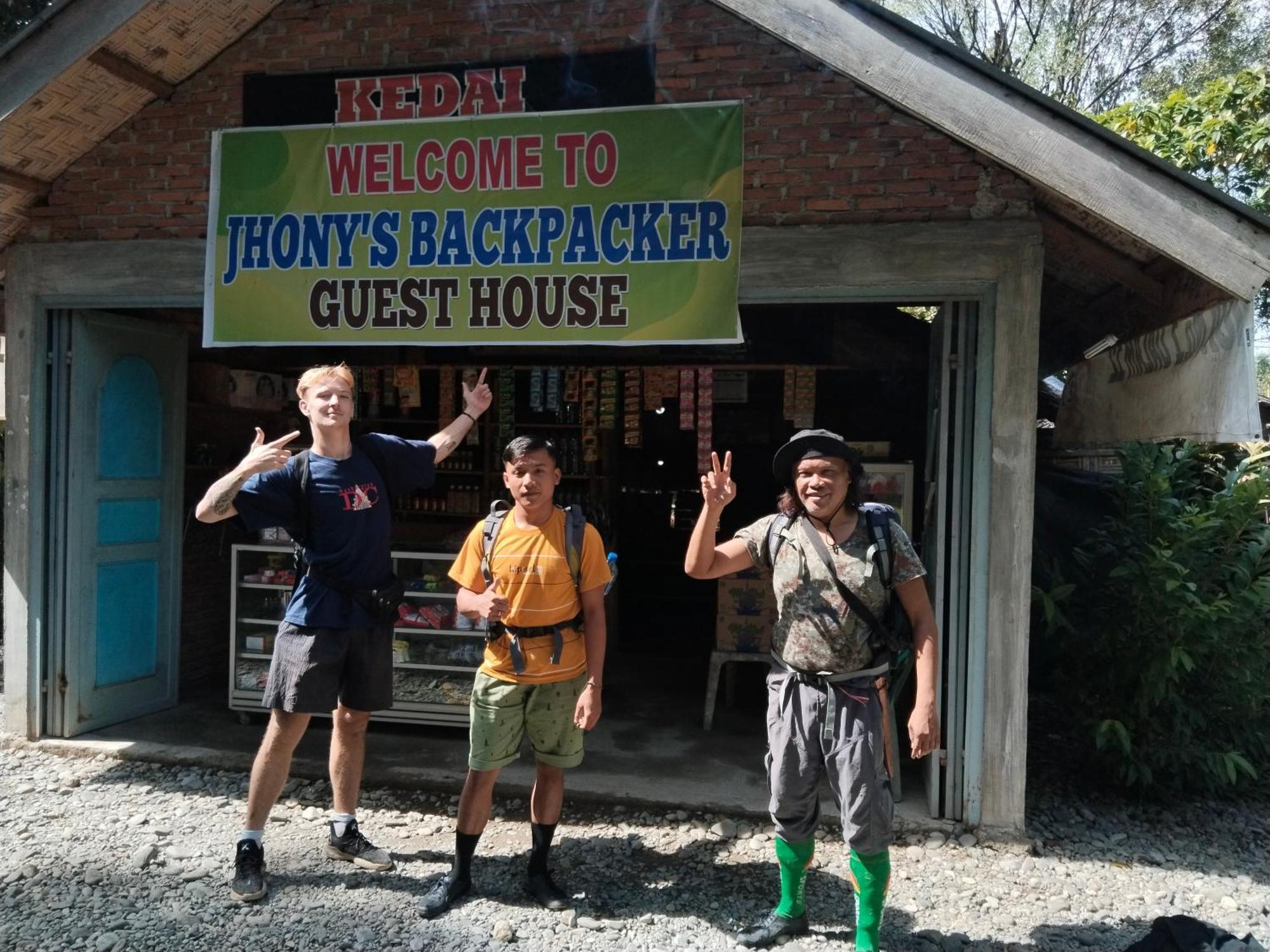 Jhony'S Backpacker-Guest House Only Stay Here Book Treking With Us Bukit Lawang Esterno foto