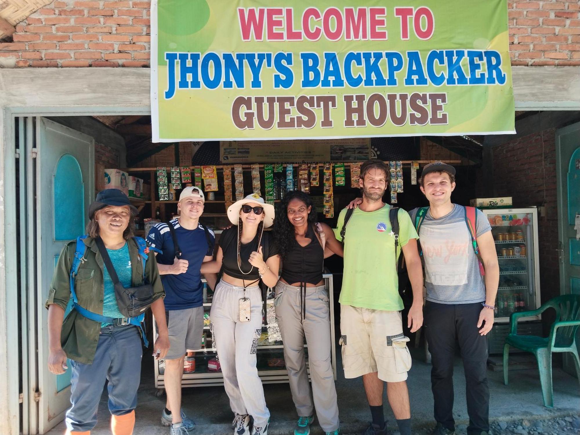 Jhony'S Backpacker-Guest House Only Stay Here Book Treking With Us Bukit Lawang Esterno foto