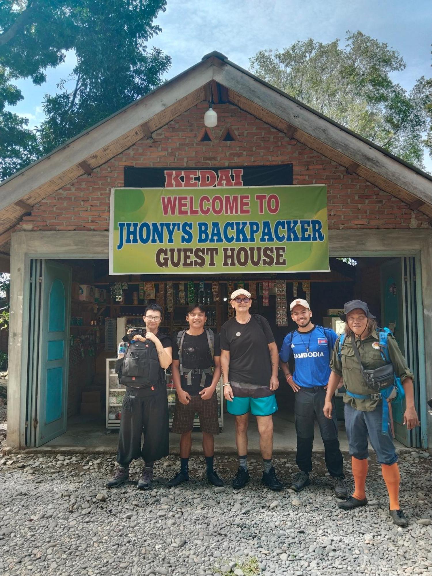 Jhony'S Backpacker-Guest House Only Stay Here Book Treking With Us Bukit Lawang Esterno foto