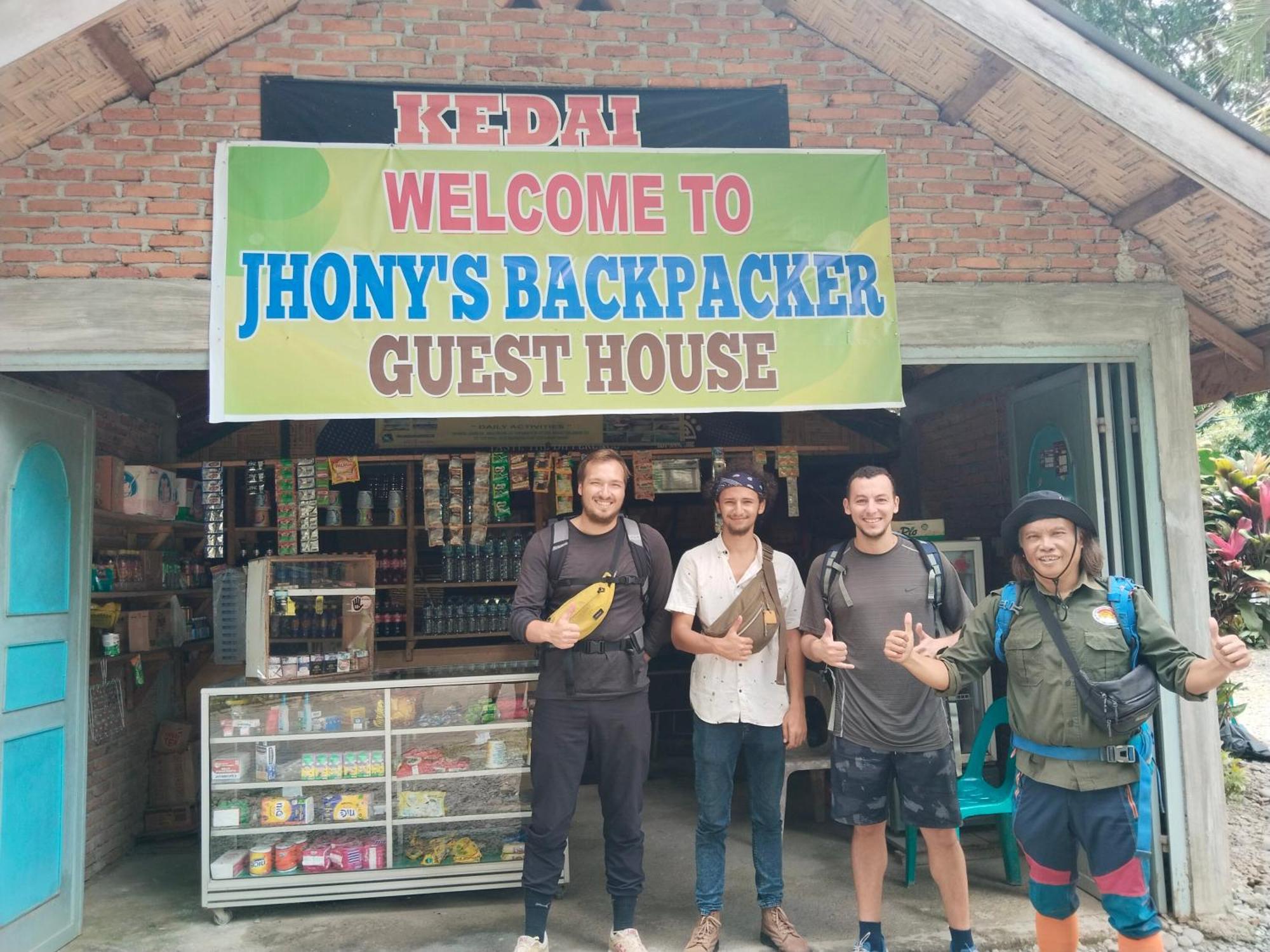 Jhony'S Backpacker-Guest House Only Stay Here Book Treking With Us Bukit Lawang Esterno foto