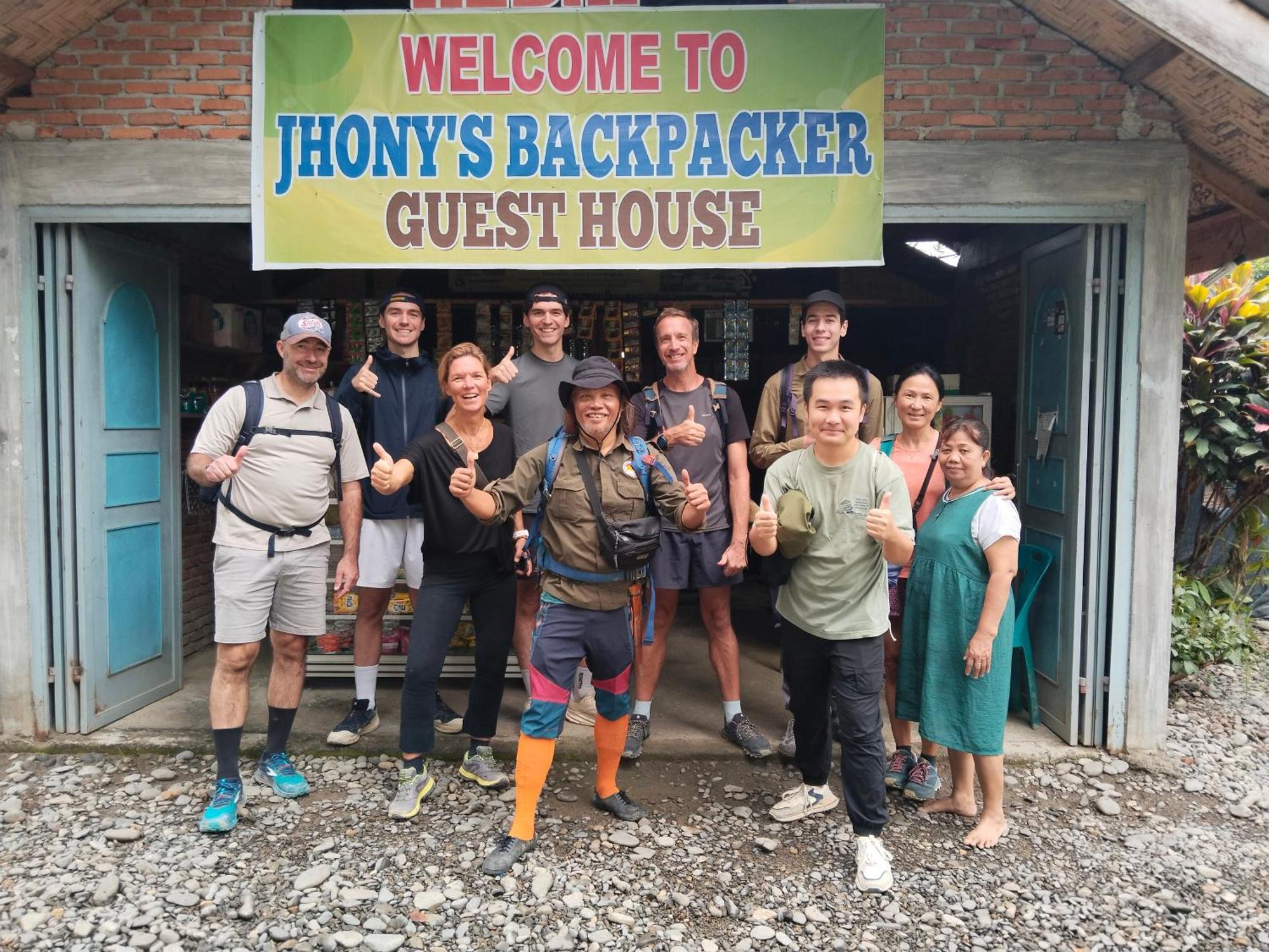 Jhony'S Backpacker-Guest House Only Stay Here Book Treking With Us Bukit Lawang Esterno foto
