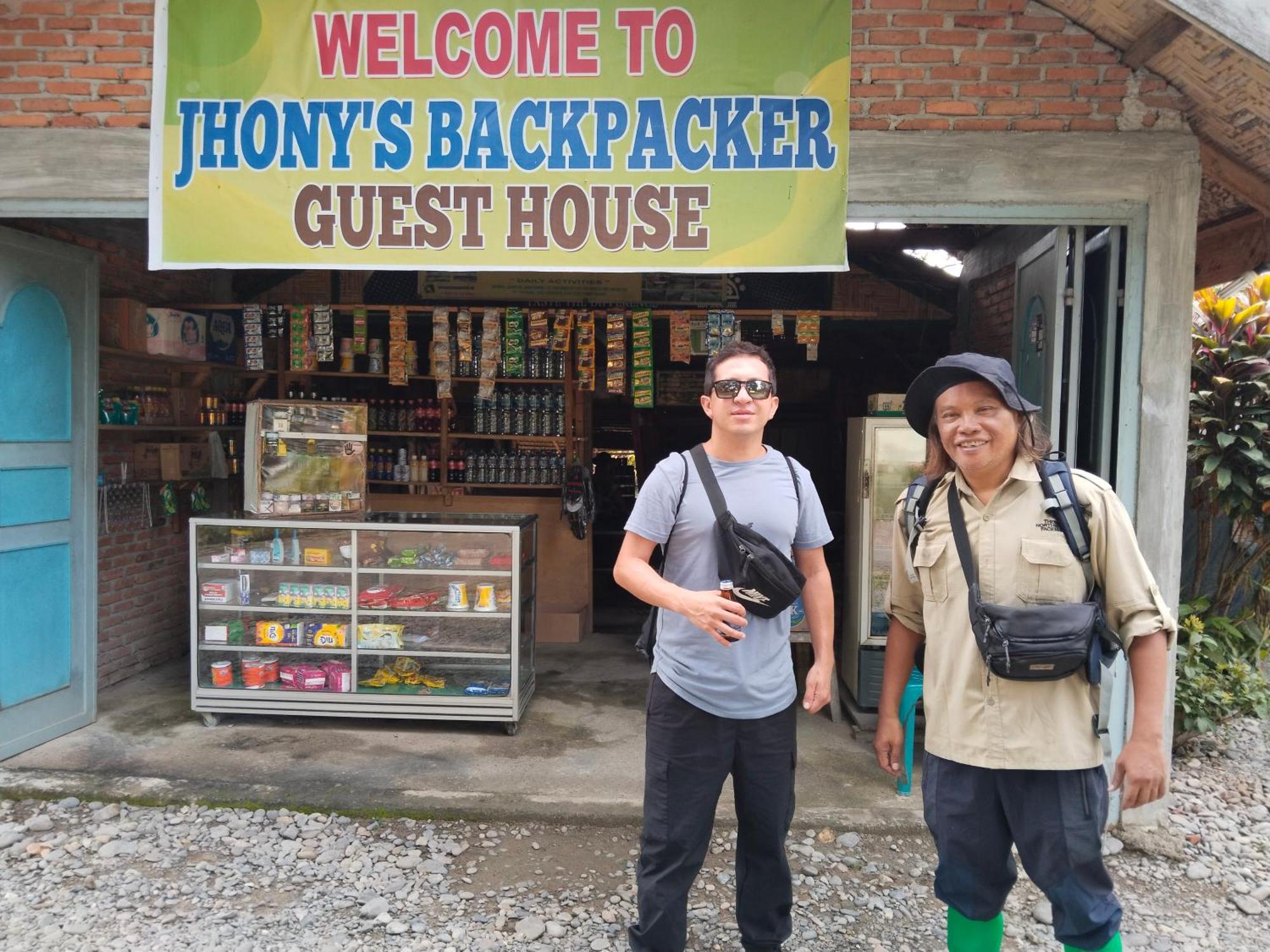Jhony'S Backpacker-Guest House Only Stay Here Book Treking With Us Bukit Lawang Esterno foto