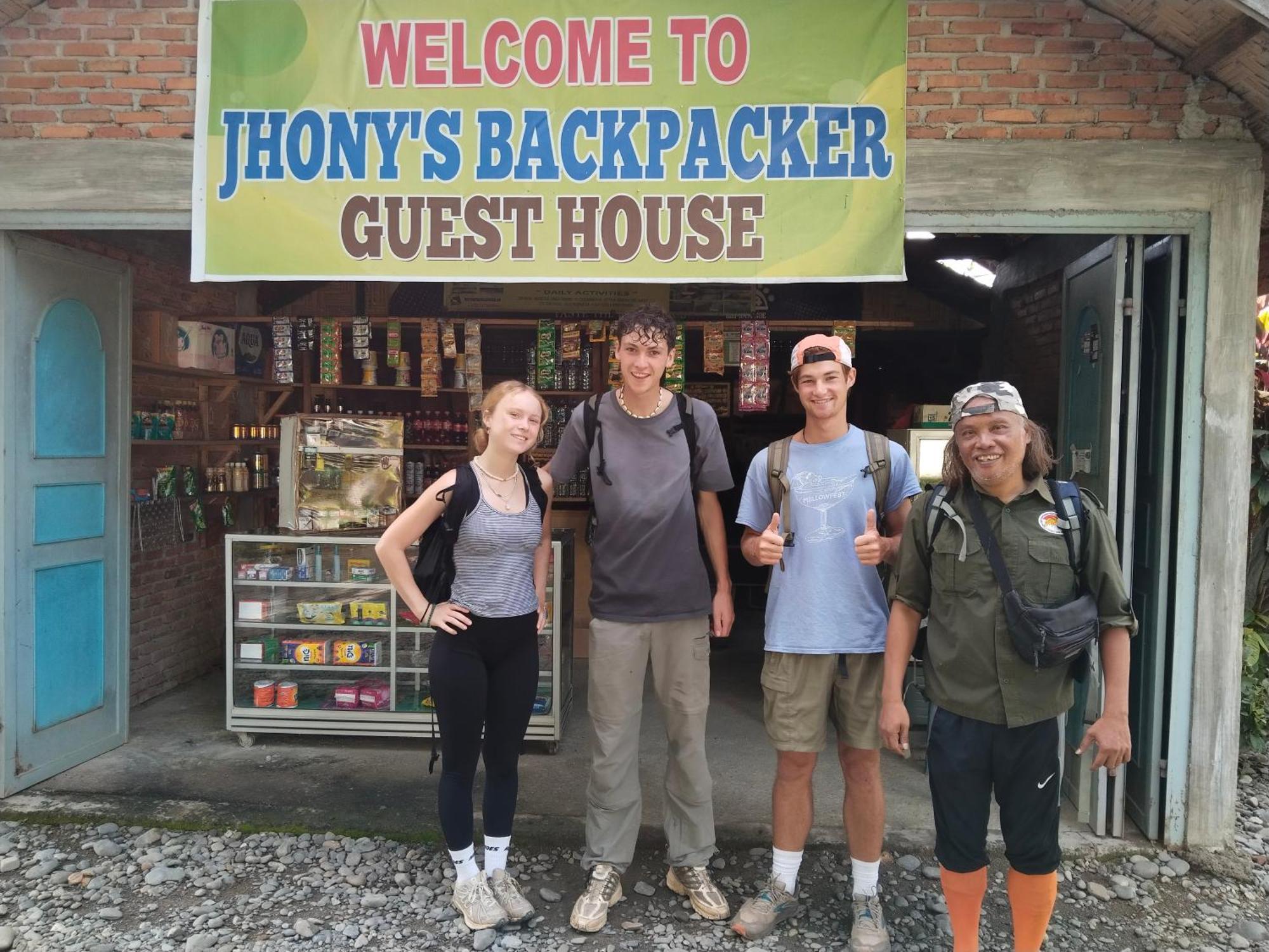Jhony'S Backpacker-Guest House Only Stay Here Book Treking With Us Bukit Lawang Esterno foto