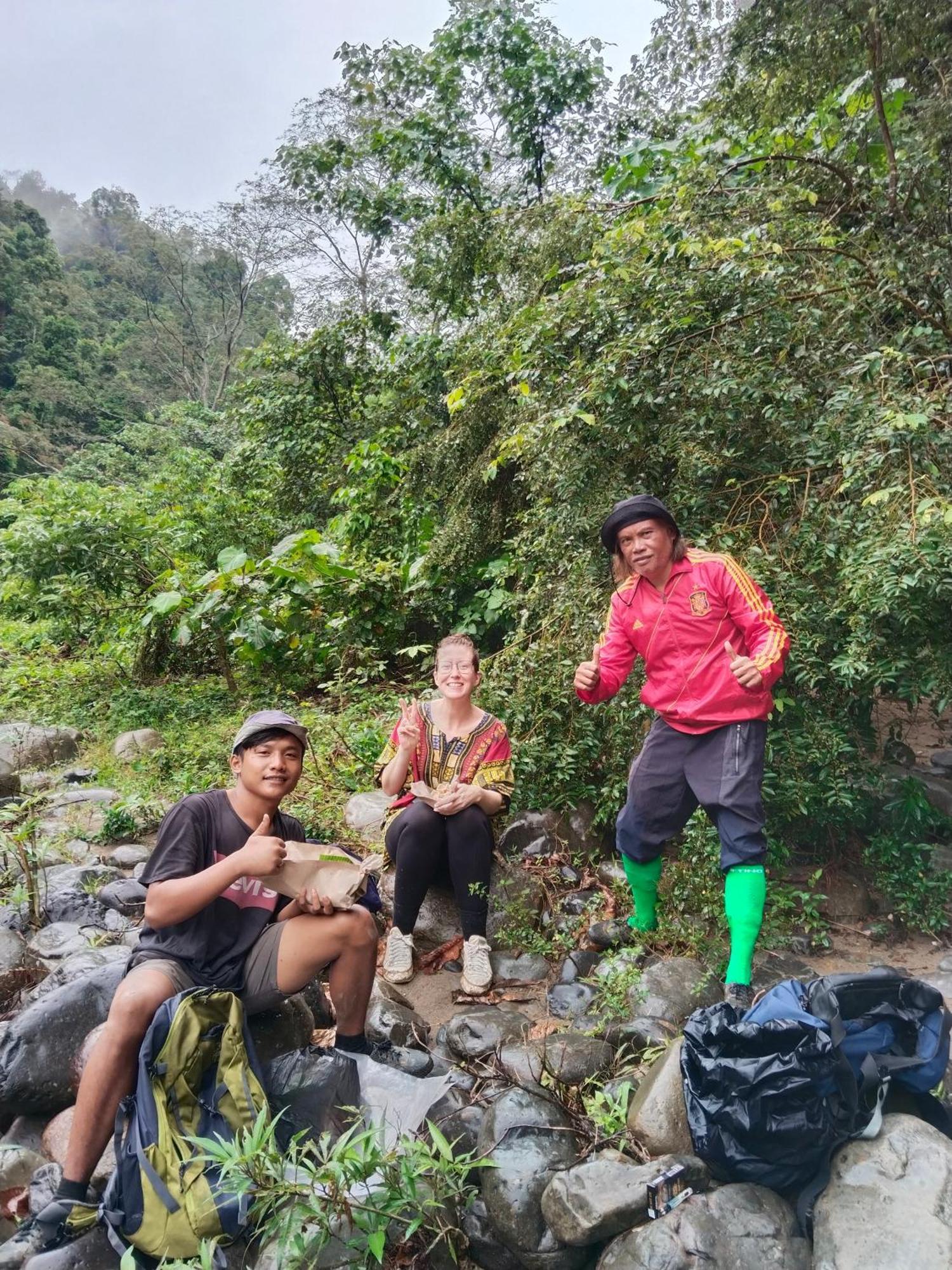 Jhony'S Backpacker-Guest House Only Stay Here Book Treking With Us Bukit Lawang Esterno foto
