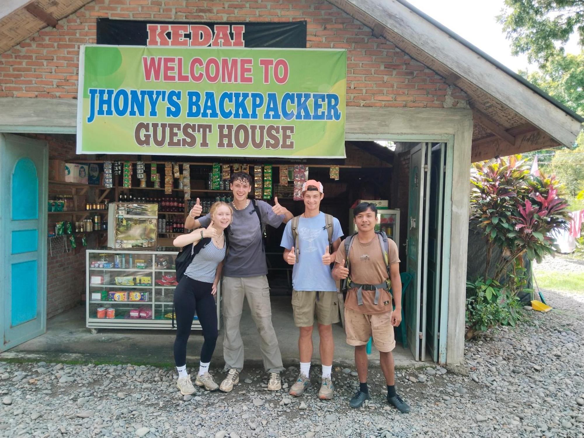 Jhony'S Backpacker-Guest House Only Stay Here Book Treking With Us Bukit Lawang Esterno foto