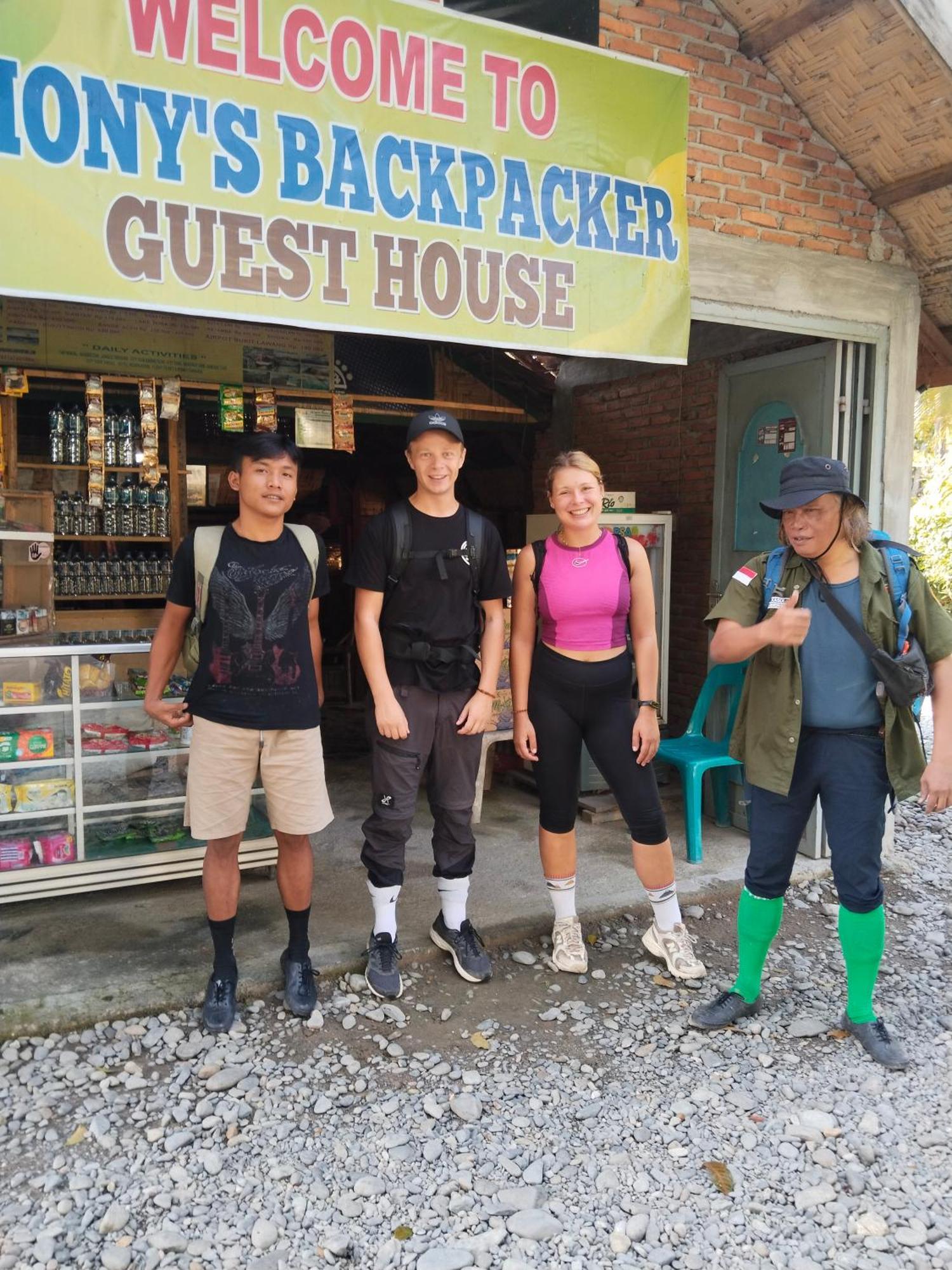 Jhony'S Backpacker-Guest House Only Stay Here Book Treking With Us Bukit Lawang Esterno foto