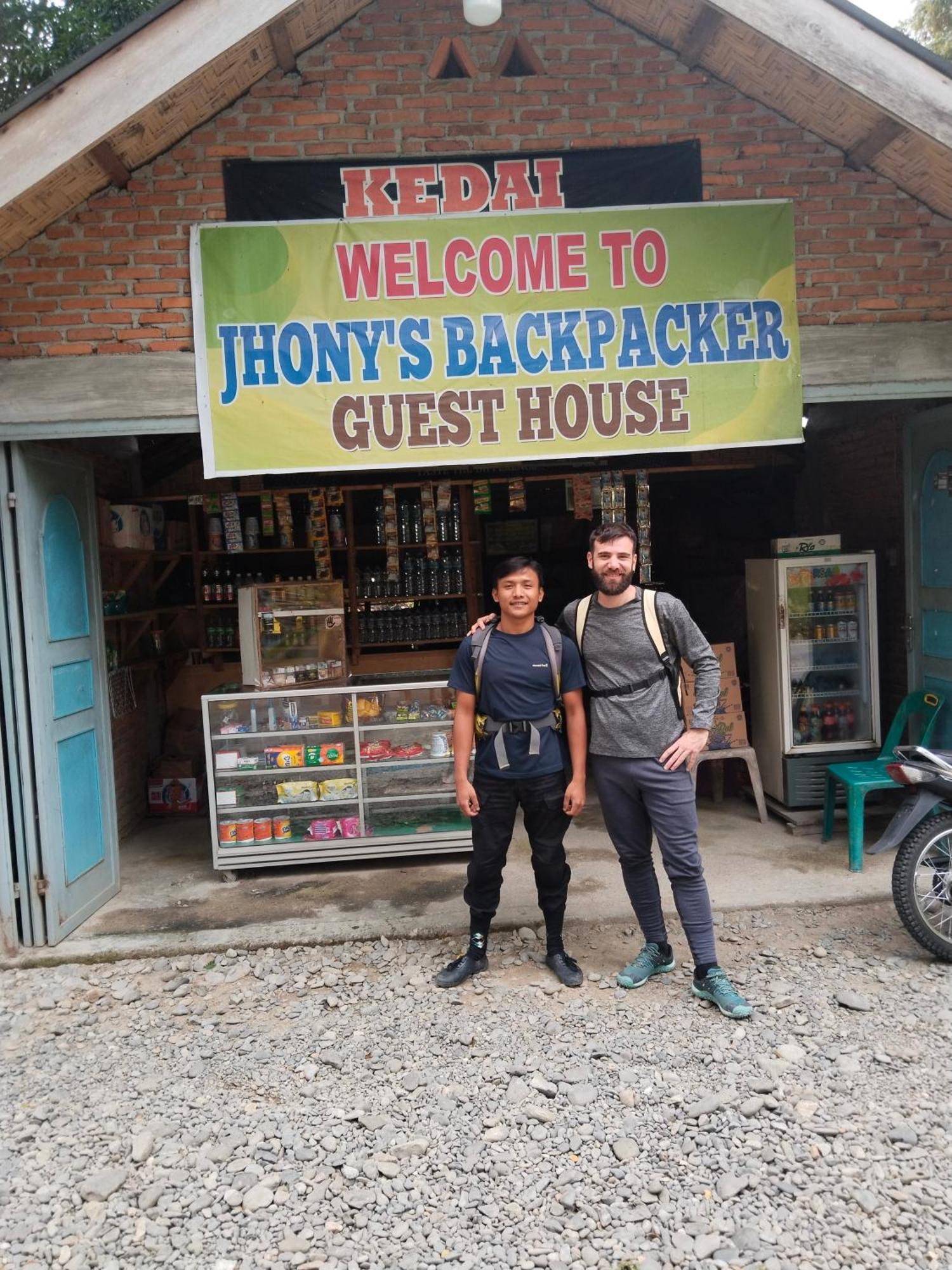 Jhony'S Backpacker-Guest House Only Stay Here Book Treking With Us Bukit Lawang Esterno foto