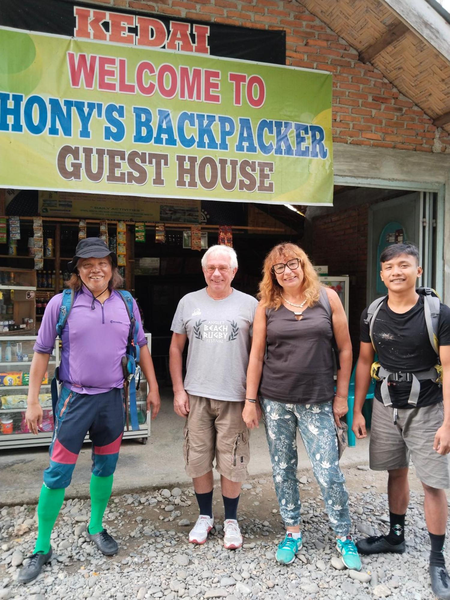 Jhony'S Backpacker-Guest House Only Stay Here Book Treking With Us Bukit Lawang Esterno foto