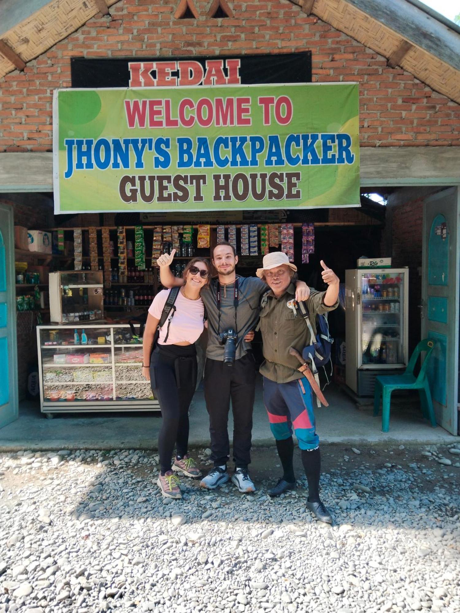 Jhony'S Backpacker-Guest House Only Stay Here Book Treking With Us Bukit Lawang Esterno foto