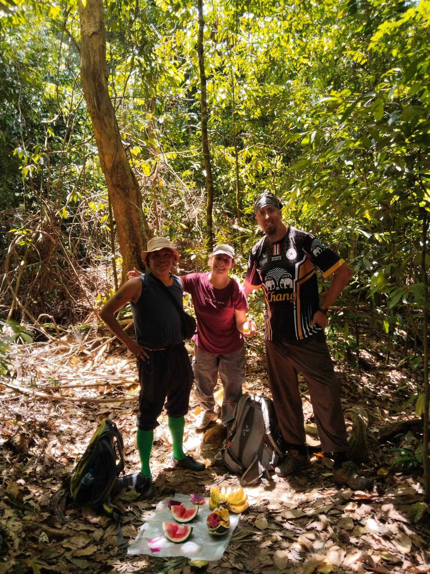 Jhony'S Backpacker-Guest House Only Stay Here Book Treking With Us Bukit Lawang Esterno foto