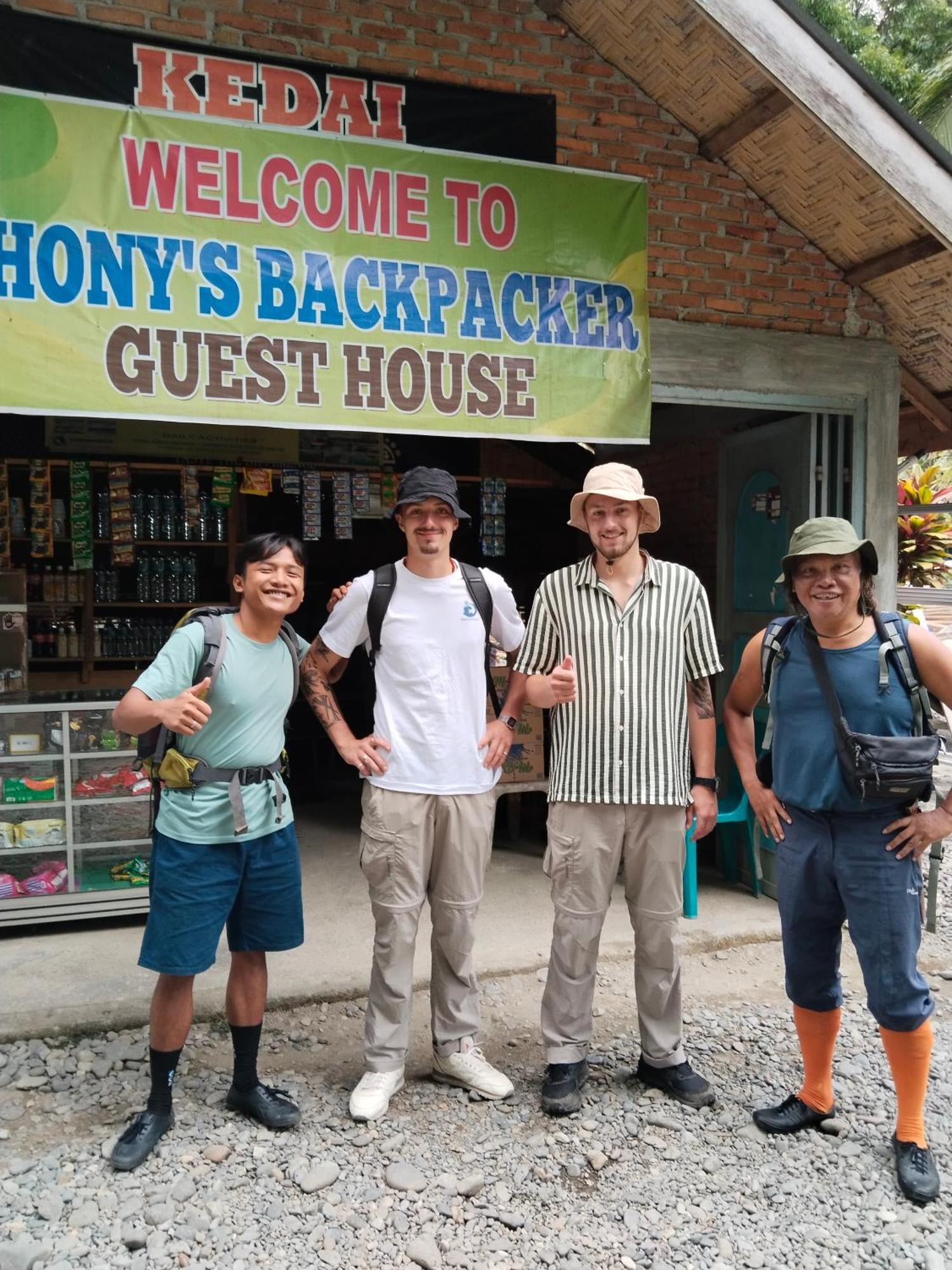 Jhony'S Backpacker-Guest House Only Stay Here Book Treking With Us Bukit Lawang Esterno foto